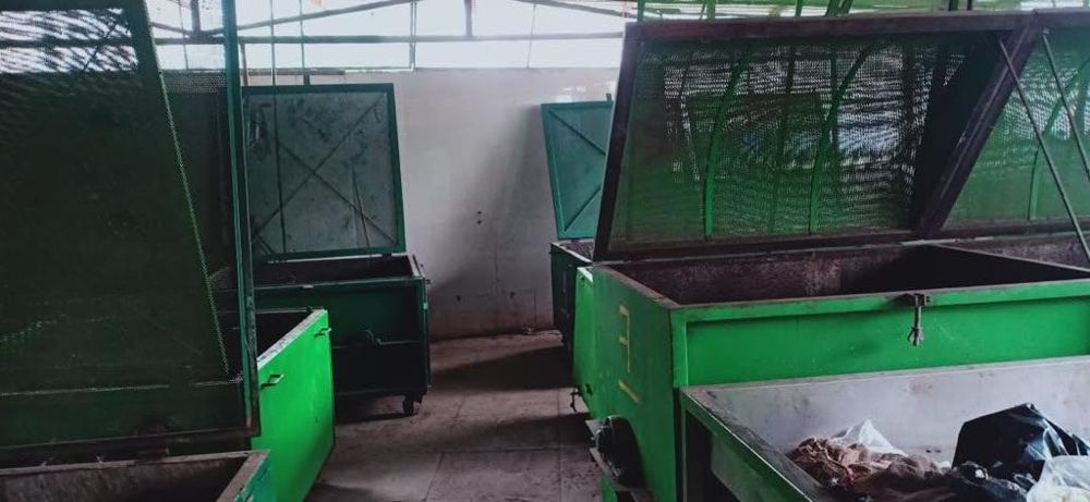 Open processing units inside a facility